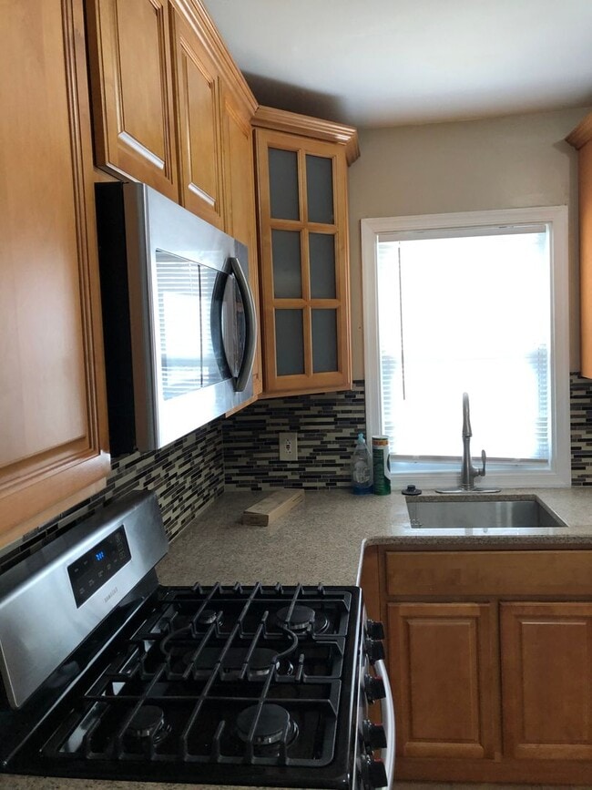 Building Photo - Gorgeous Home - Holmesburg