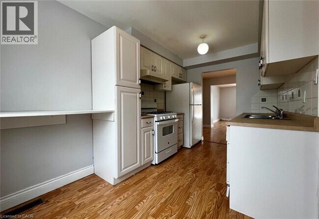 Photo - 500 Osgoode Dr