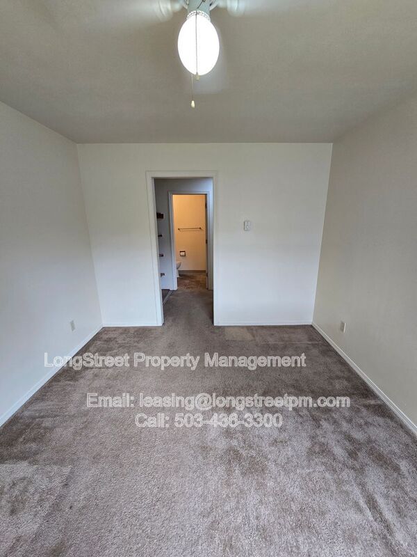 Photo - 915 SW Adams Ave