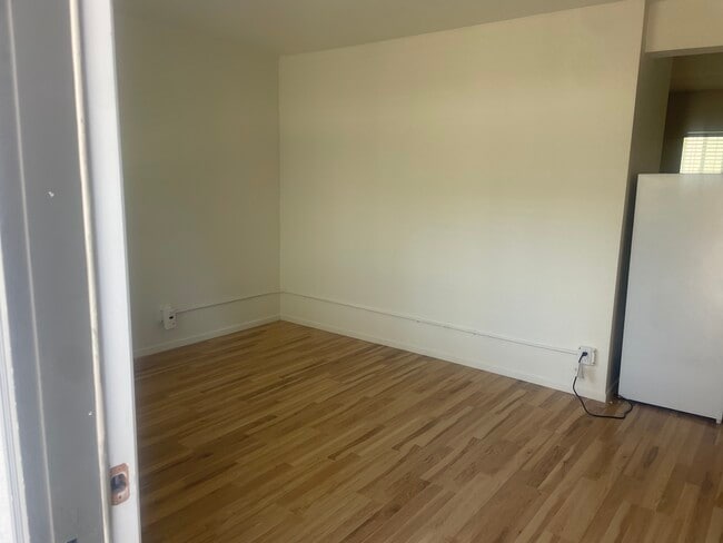 Living space - 2703 Nelson Ave