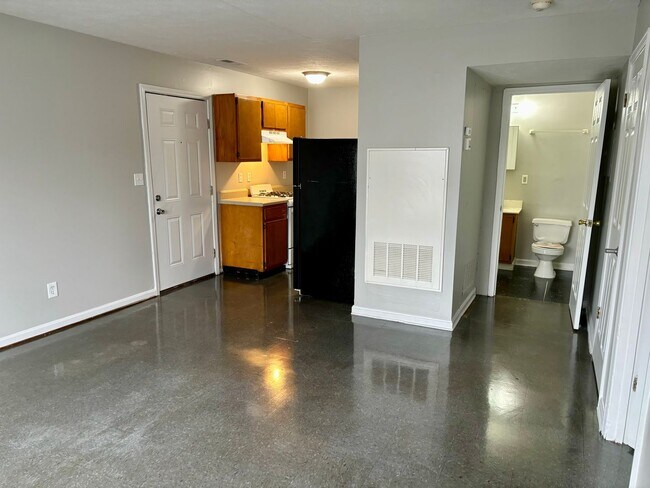 Photo - First floor 1 bedroom in West Louisville! Section 8 Accepted Unidad 3124-1