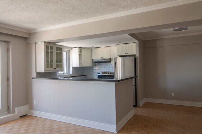 Photo - 3421 Drummond