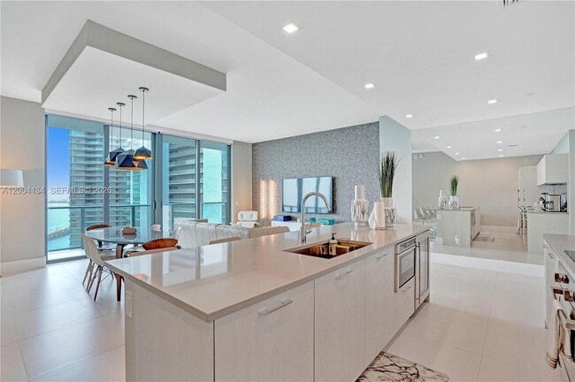 Photo - 501 NE 31st St Unidad PH4102