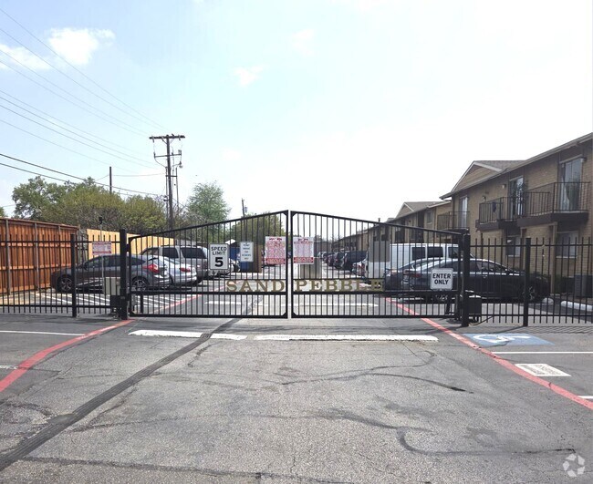 Gate - Sandpebble Rental