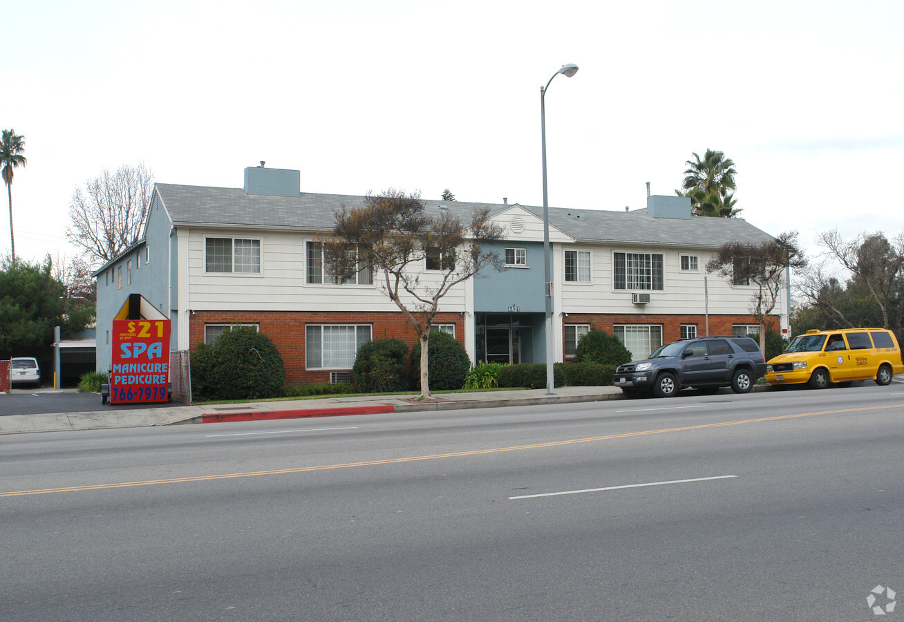 large, major street. This is the best possible primary shot. - 4421 Laurel Canyon Blvd Apartments