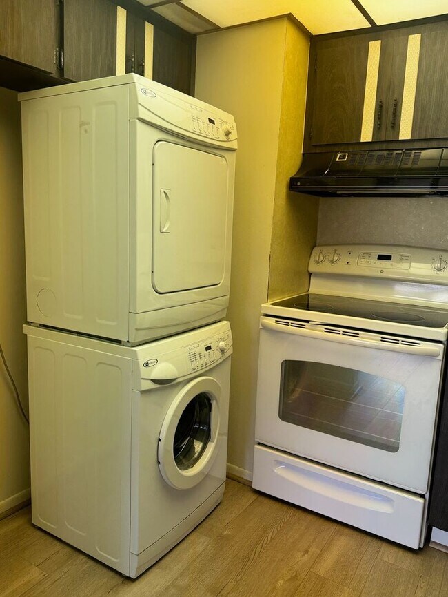 Photo - 210 Elliot Ave