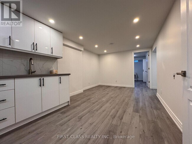 Photo - 2793 Lindholm Crescent