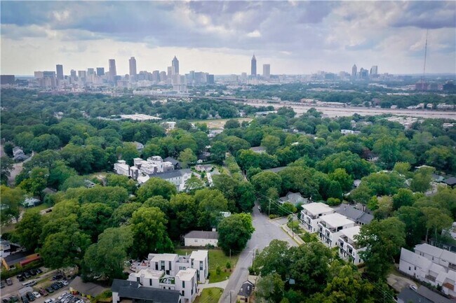 Photo - 1118 Arkwright Pl SE