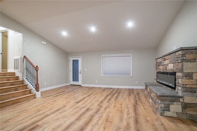 1647 Carolyn Dr