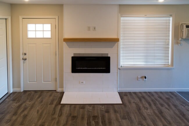 Building Photo - 9303 SW Hill St