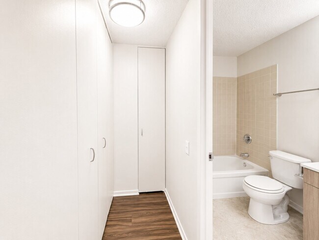 1122 N Dearborn St Unit 2112