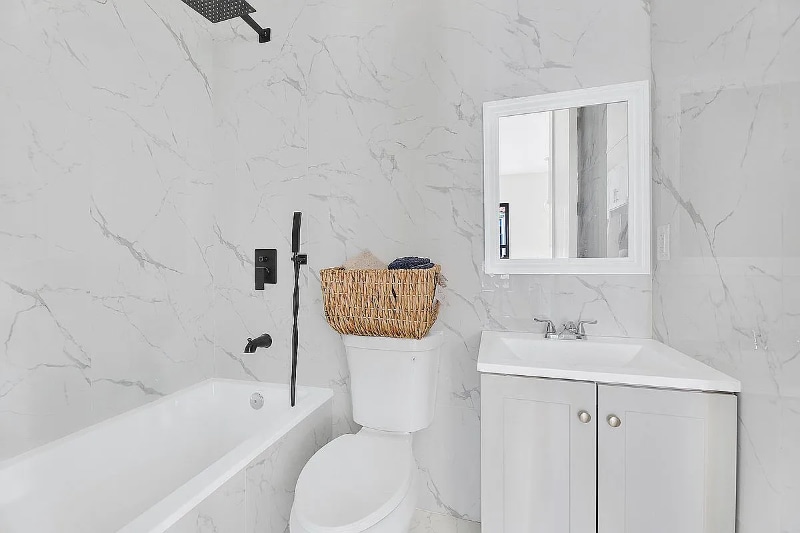 Photo - 663 E 94th St