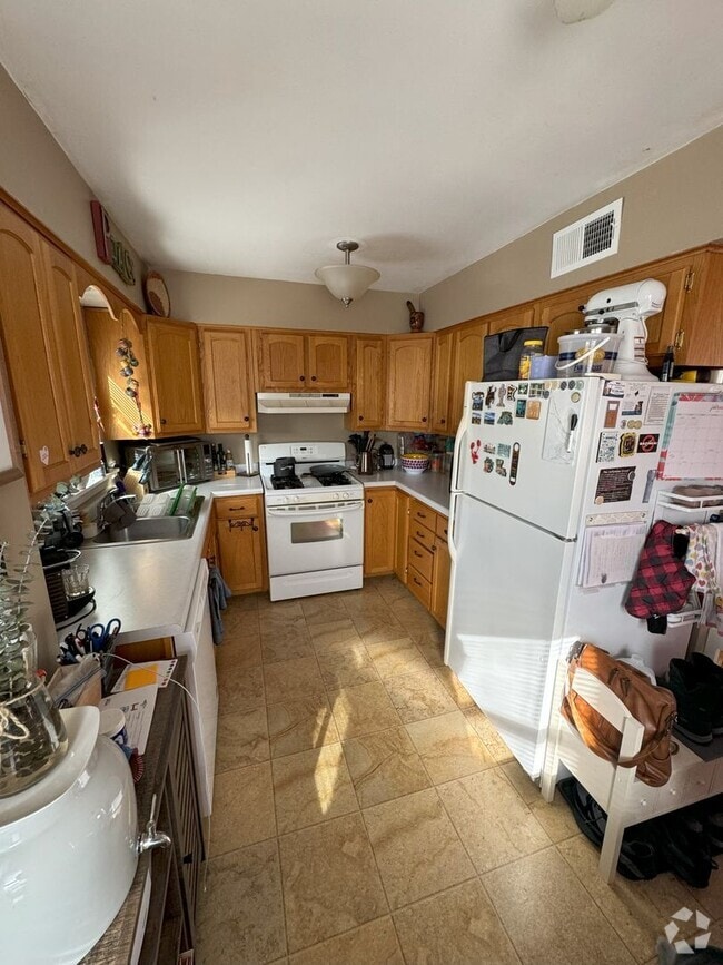 Building Photo - Crystal Home For Rent