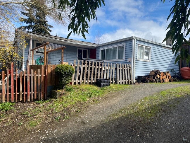 Building Photo - 11028 17th Ave SW Rental