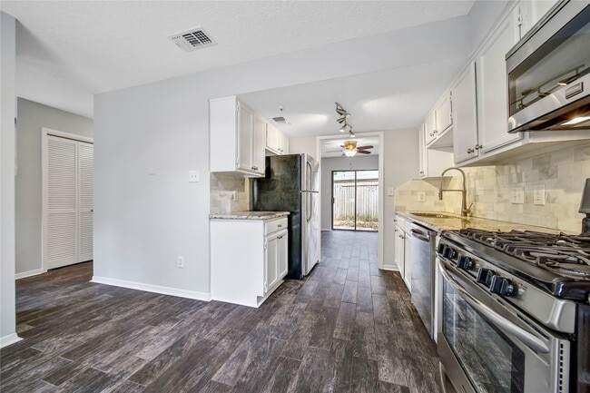 Photo - 10 E Willowood Ct