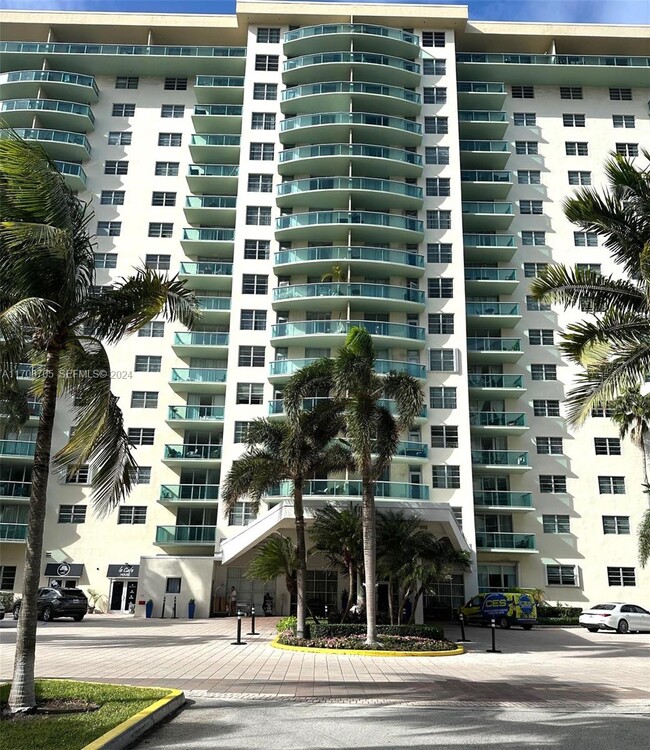 Building Photo - 19390 Collins Ave Unit 1126