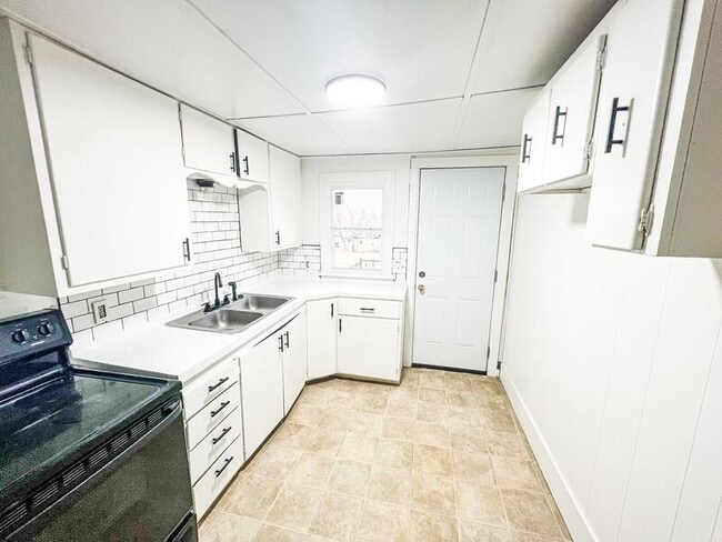 Photo - 120 E Maple St