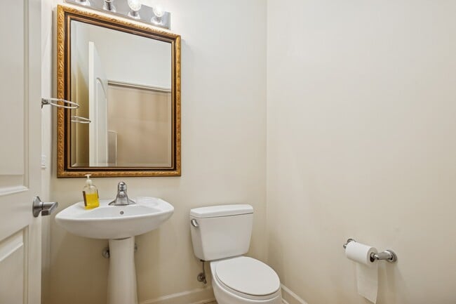 Building Photo - 450 E Waterside Dr Unit 2902