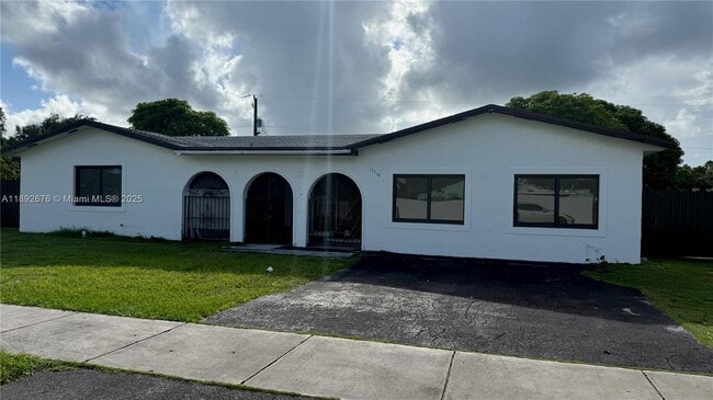 Building Photo - 17310 SW 109th Ave Unit 0