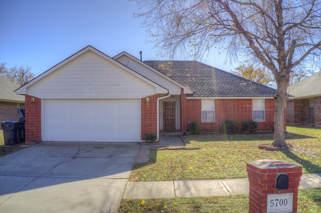 Photo - 5700 SE 87th St