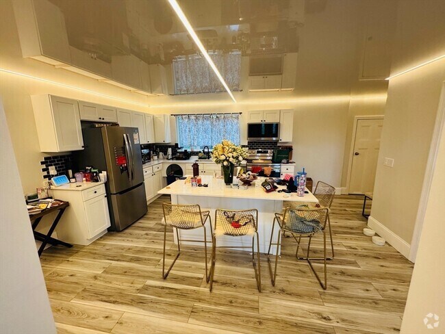 Building Photo - 136 Academy Hill Rd Unit #1 Rental