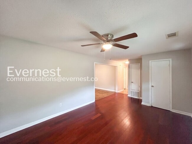 Photo - 5884 Caroline Dr