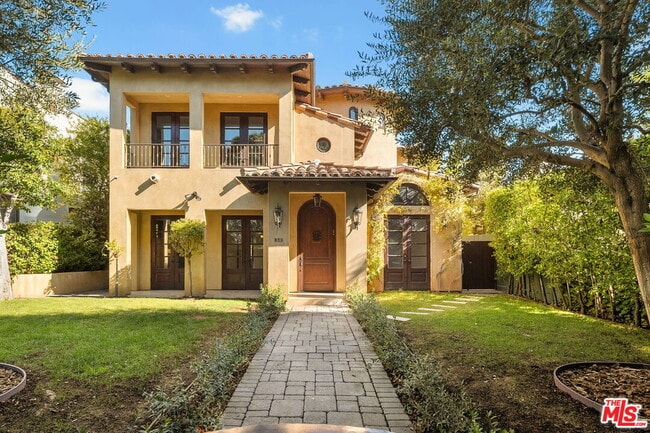 Building Photo - 823 Yale St