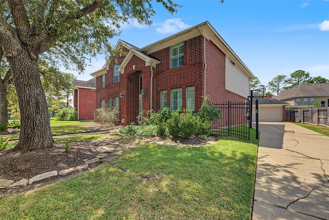 2422 Lansing Cir