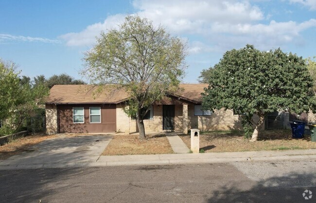 Building Photo - 3010 Nueces Plaza Rental