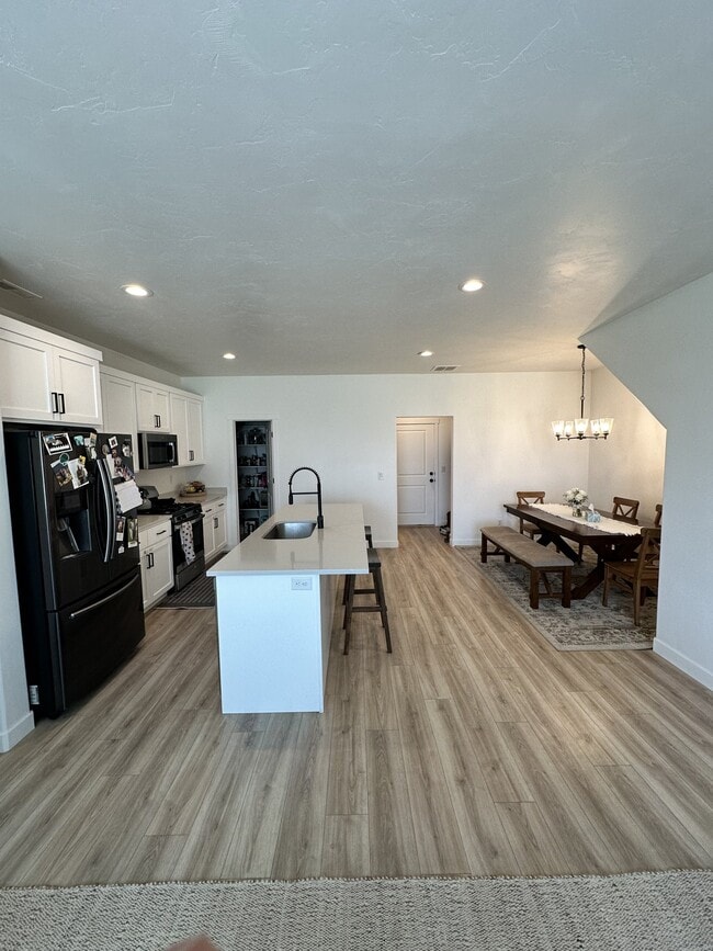 Photo - 924 W State Rd