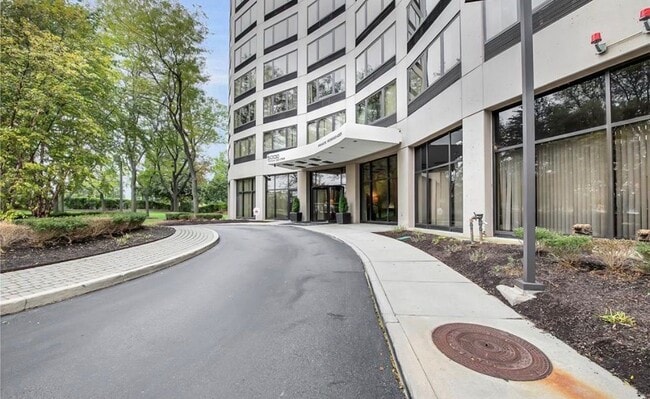 Photo - 5000 Town Center Dr