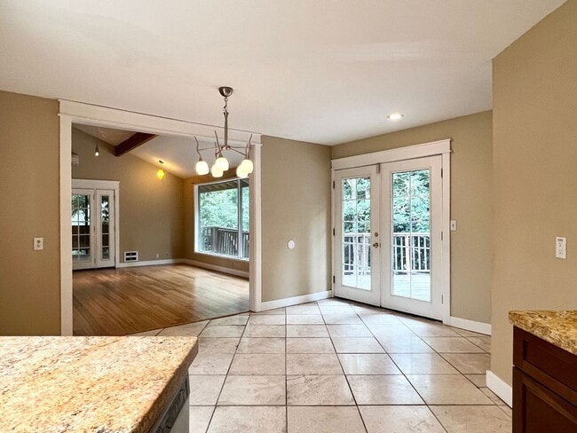 Photo - 10340 Fischer Pl NE