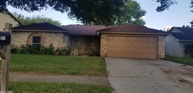 Building Photo - 527 Oakdale Dr