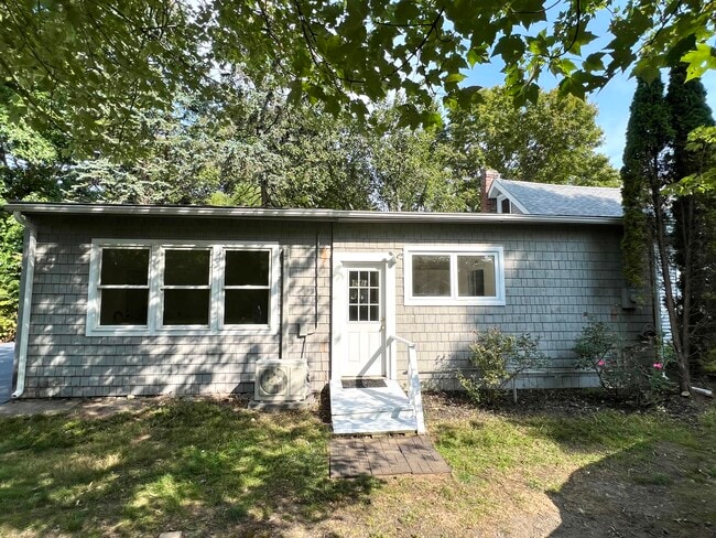 Building Photo - 1491 Elm St Rental