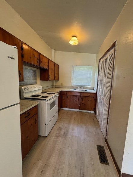 Photo - 1850 Ivy Ln