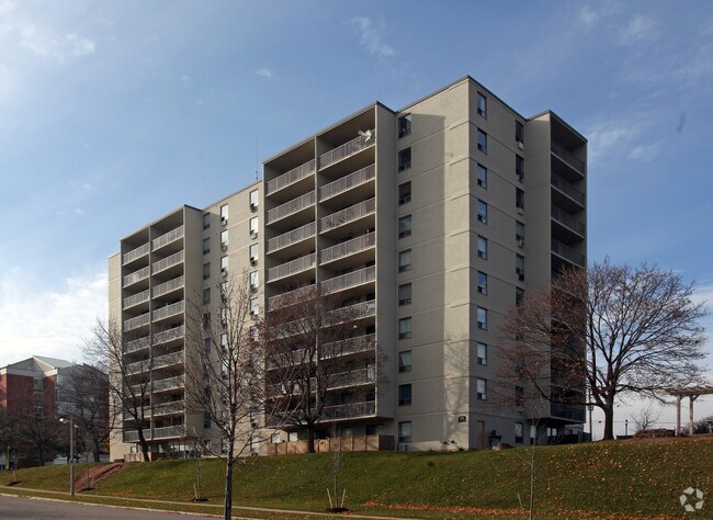 Photo - 297 Queens Ave