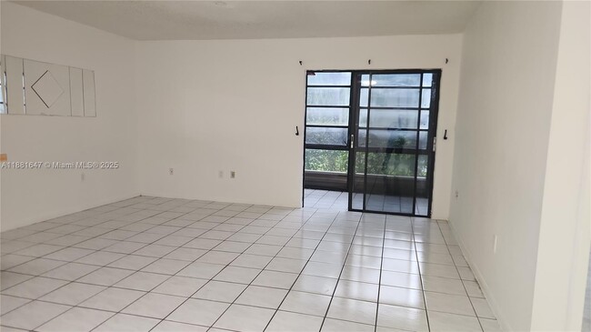 Building Photo - 905 NE 199th St Unit 103 Rental