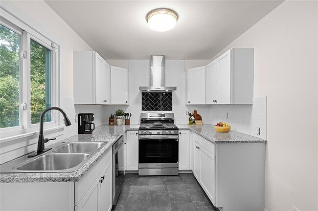 Photo - 2262 Ajax Dr NW