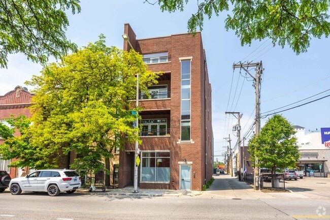 Building Photo - 2358 N Damen Ave Unit 2A Rental