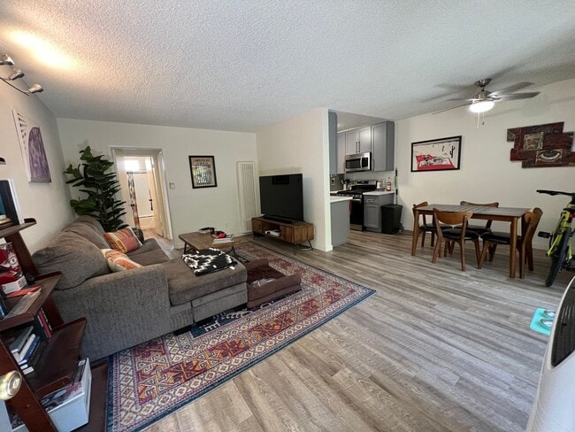 Photo - 3746 S Canfield Ave Unidad 4