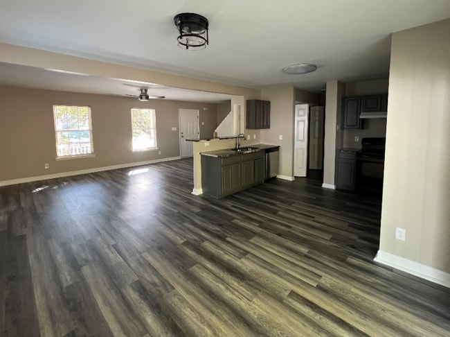 Photo - 4712 Silverdene St