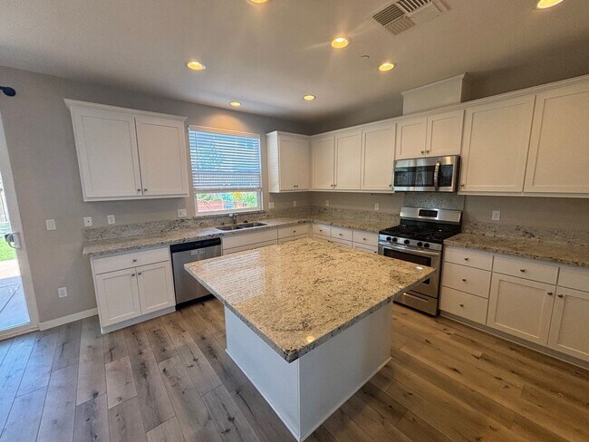 Photo - 4 Bedroom 2.5 Bathroom Single Family Home ...