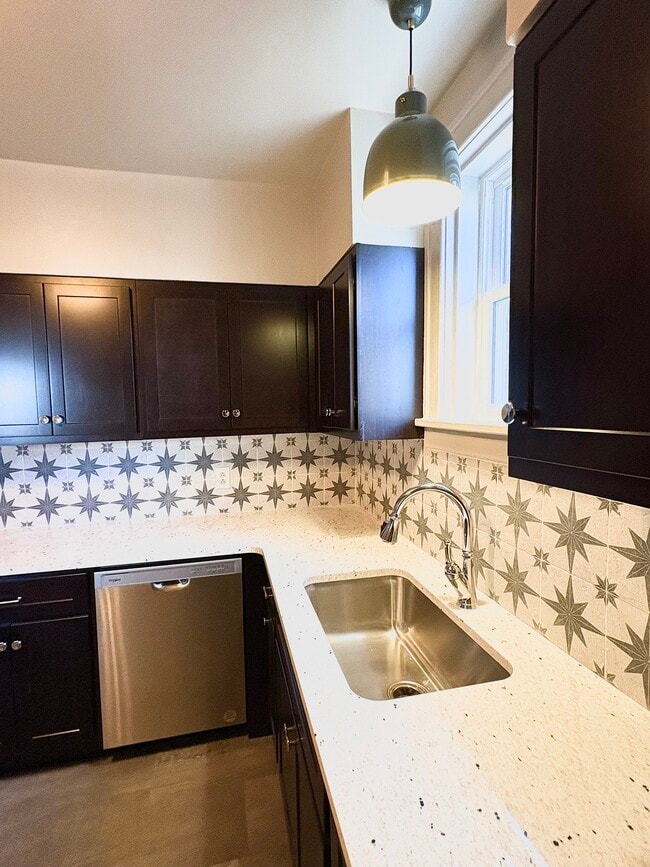 Building Photo - 7569 Dale Ave