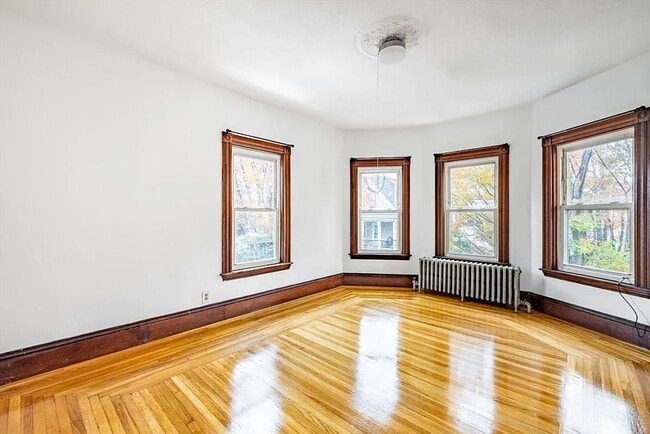 Photo - 61-61 Glenwood Rd