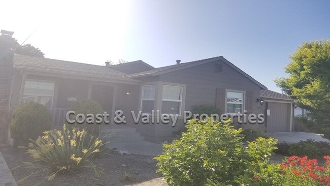 Building Photo - Wonderful South Salinas Home for RENT!!!