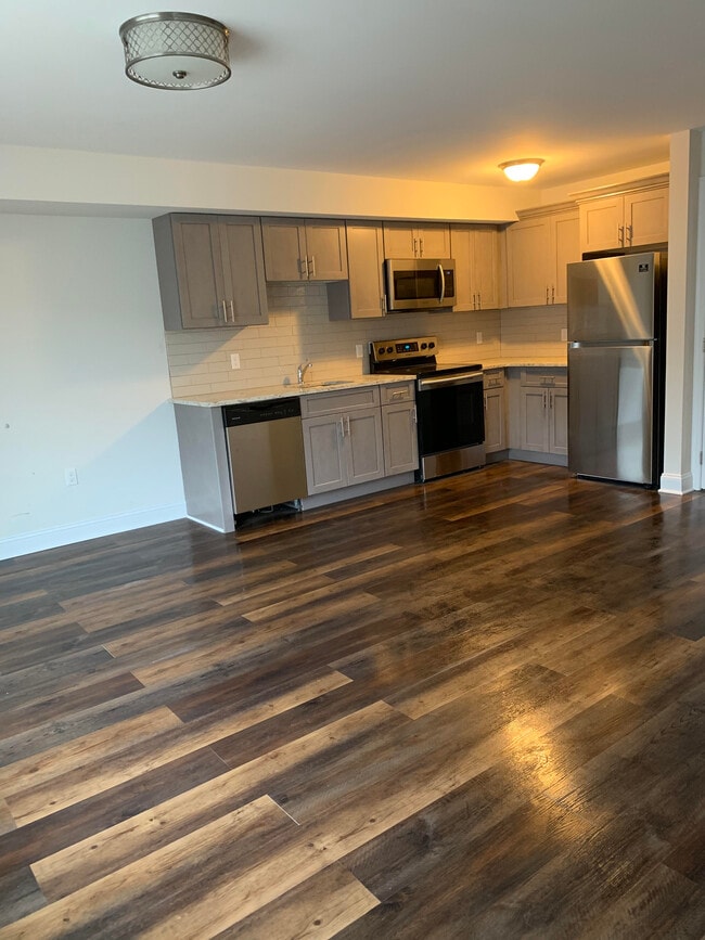 Photo - 998 Washington Ave