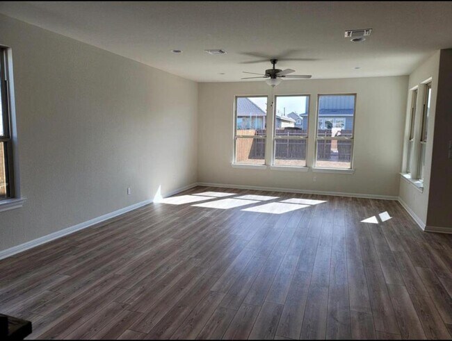 Photo - 105 Isabella Wy