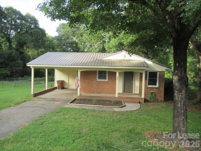 Building Photo - 208 Crescent Ct