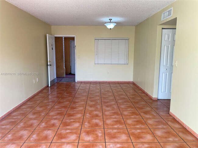 Photo - 6255 SW Kendale Lakes Cir Unit 116