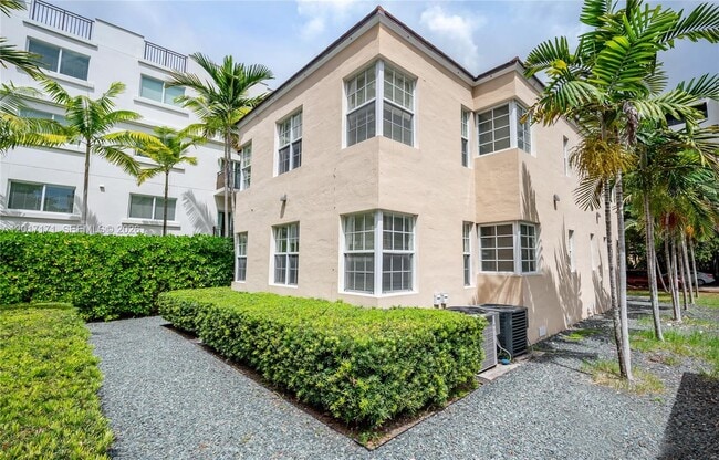 Building Photo - 32 Calabria Ave Unit 1
